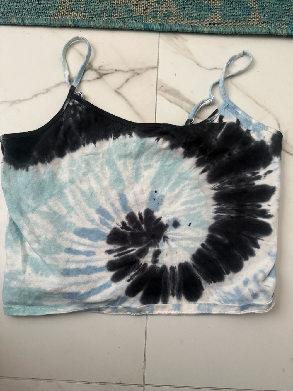 American Eagle Outfitters Tie-Dye Spiral Crop Tank - Black & Light Blue